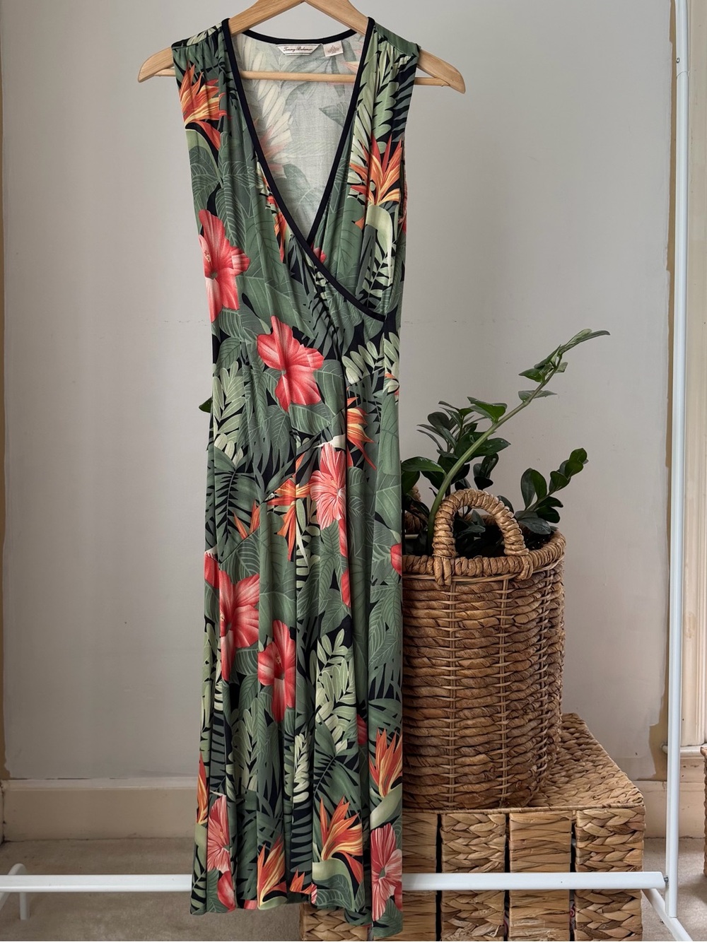 GORGEOUS Women's TOMMY BAHAMA 100% Silk Faux Wrap Dress Size Medium M